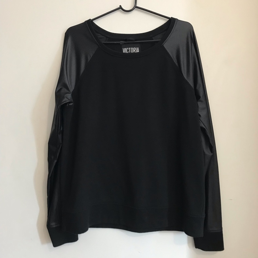 Victoria Sport raglan pullover sweater good pre-owned condition